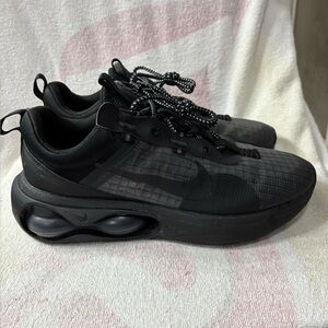 Nike Air Max 2021
Triple Black Men’s Sz 13